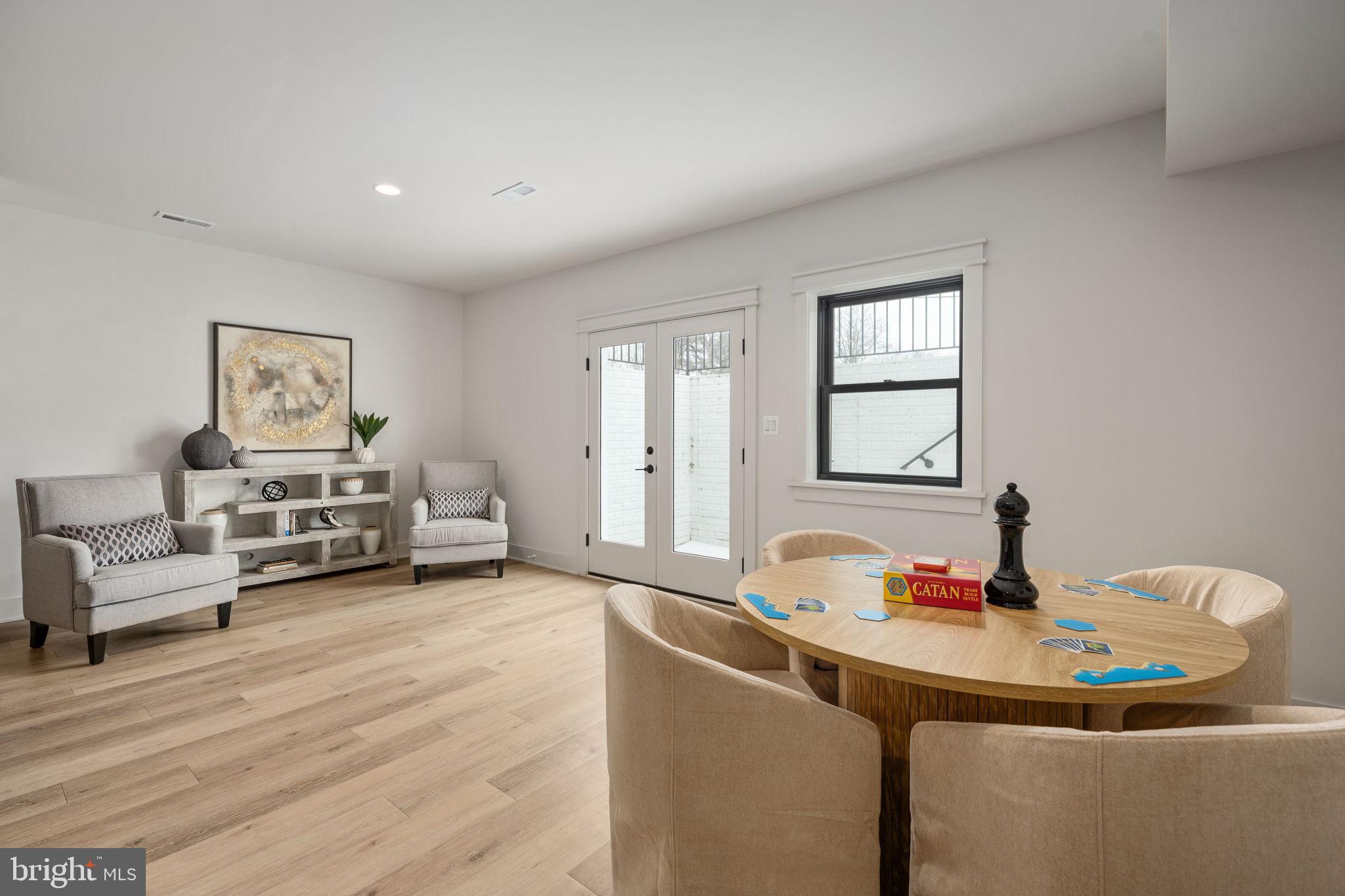 EAST VIENNA WOODS - Residential