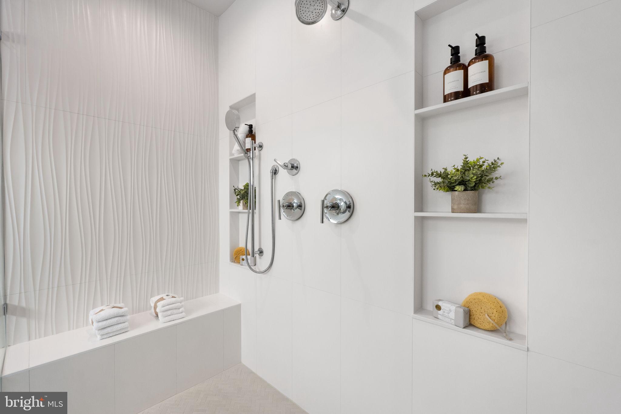 EAST VIENNA WOODS - Residential