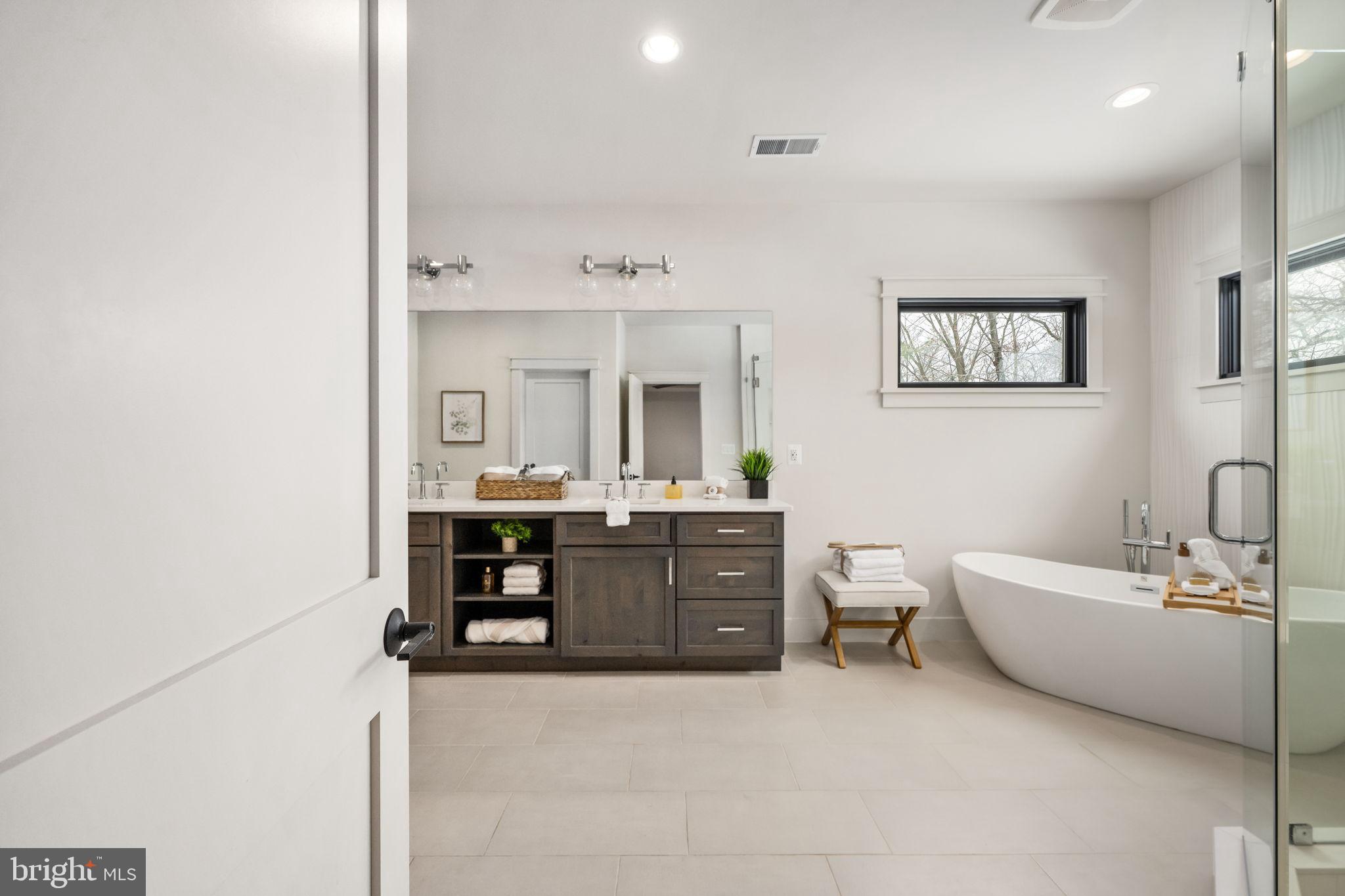 EAST VIENNA WOODS - Residential