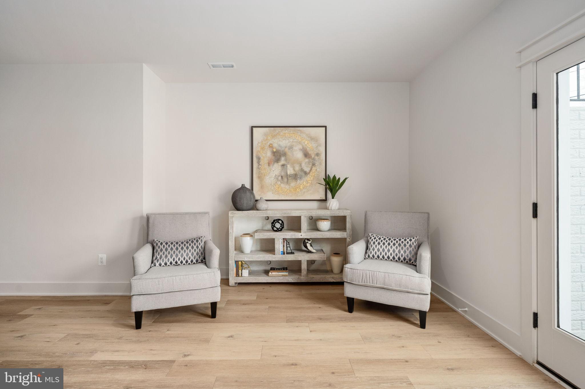 EAST VIENNA WOODS - Residential