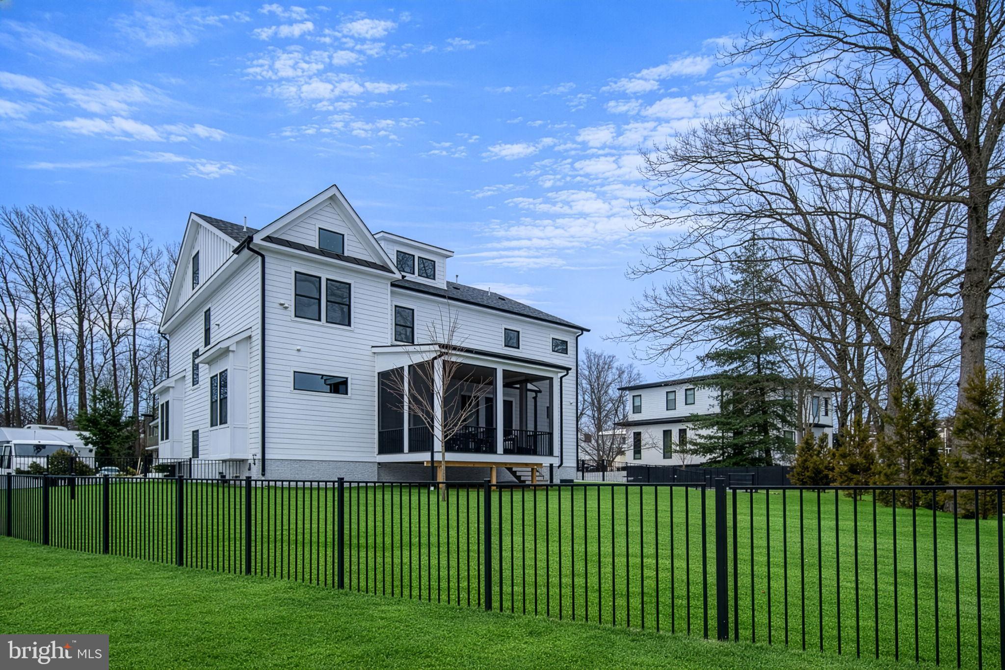 EAST VIENNA WOODS - Residential