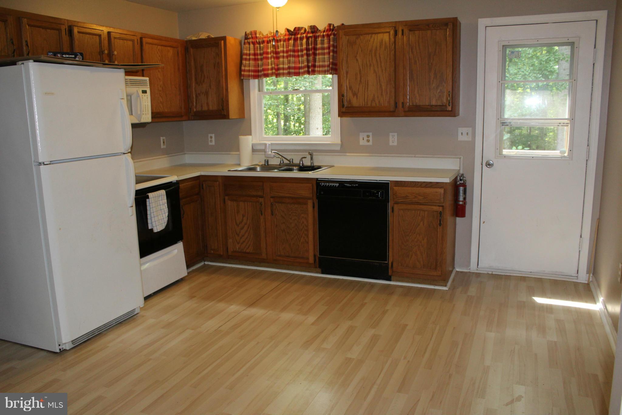 LAKE CAROLINE - Residential Lease