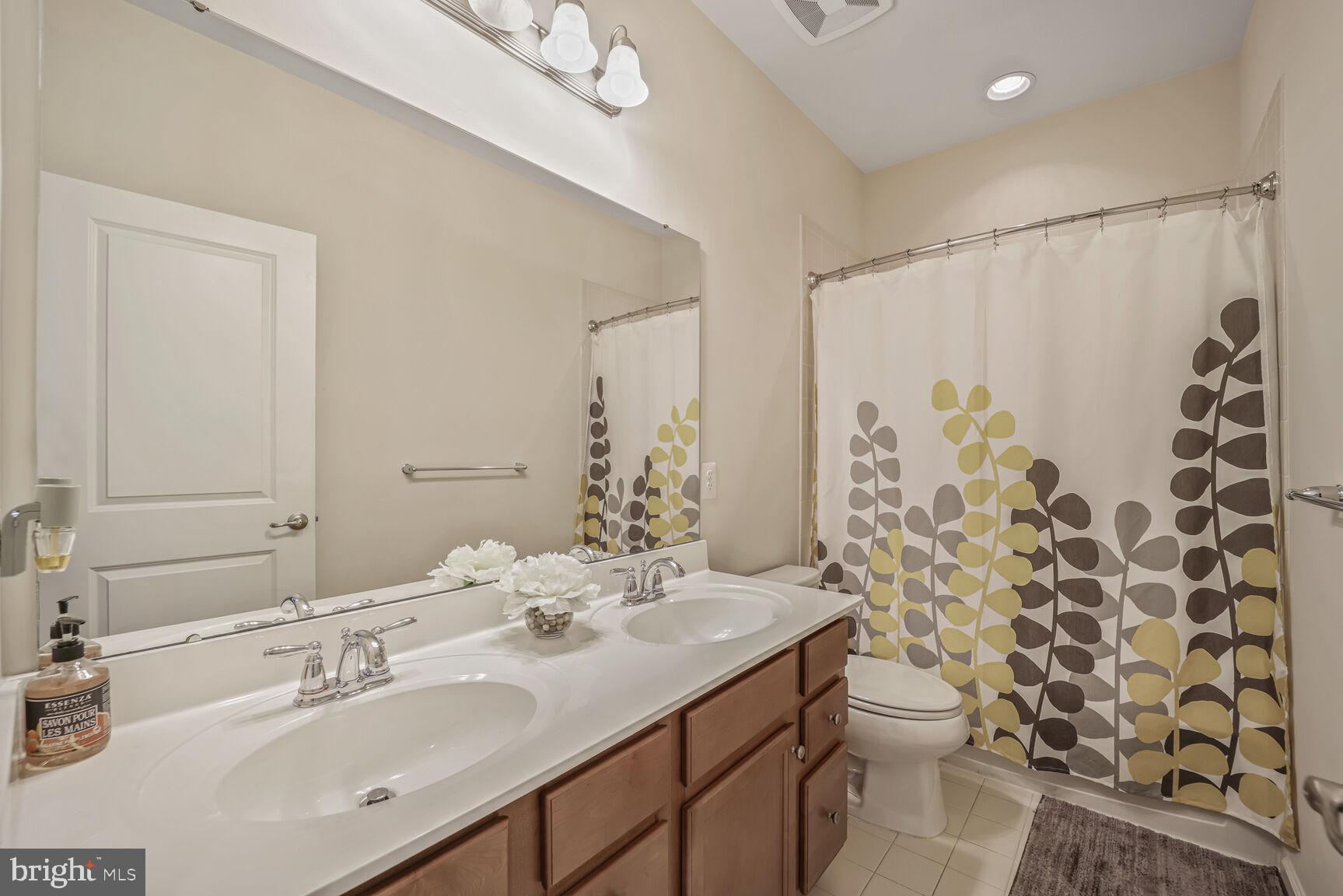 THE CRESCENT AT CHERRY LANE - Residential