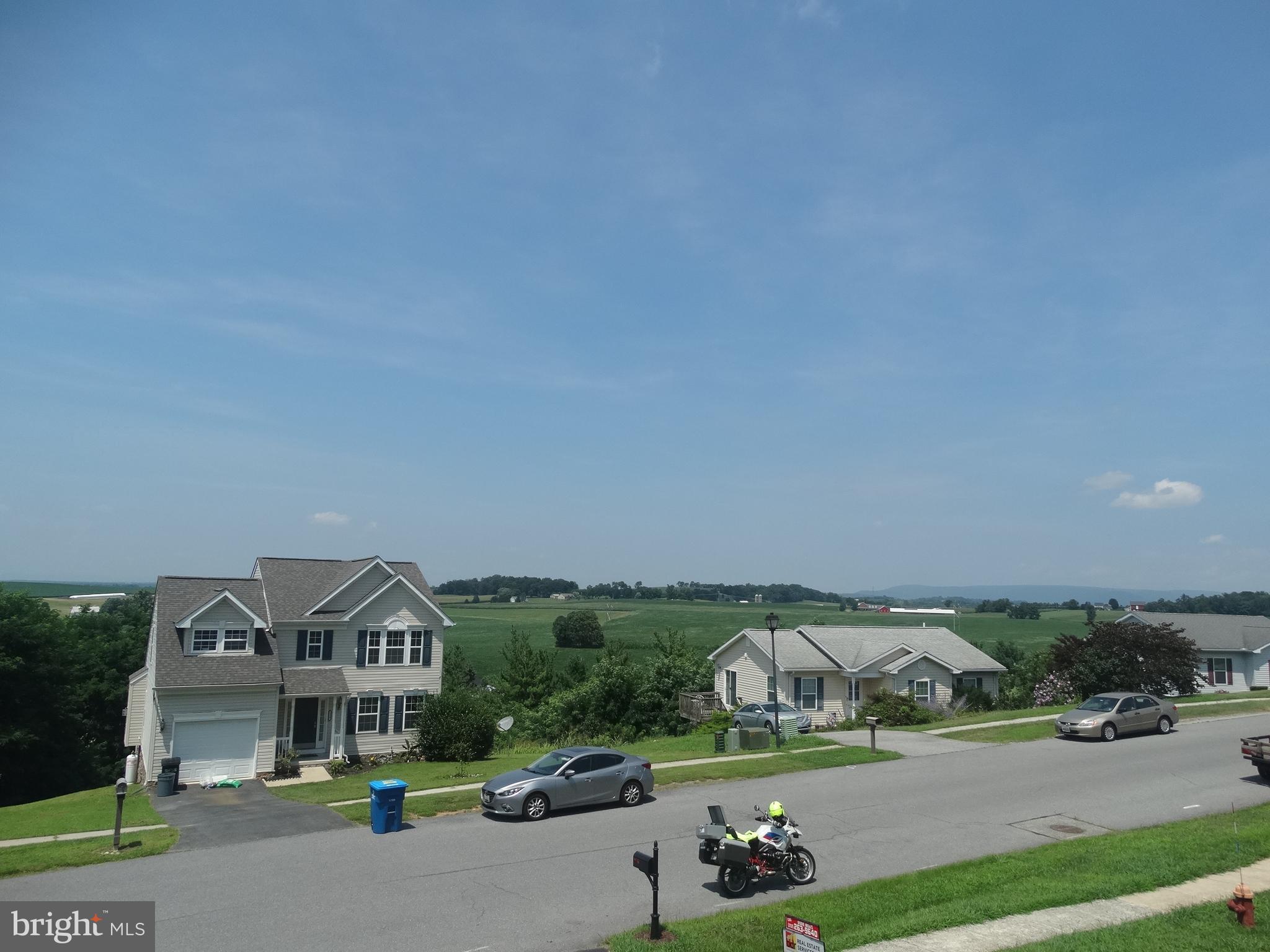 WHISPERING HILLS - Residential