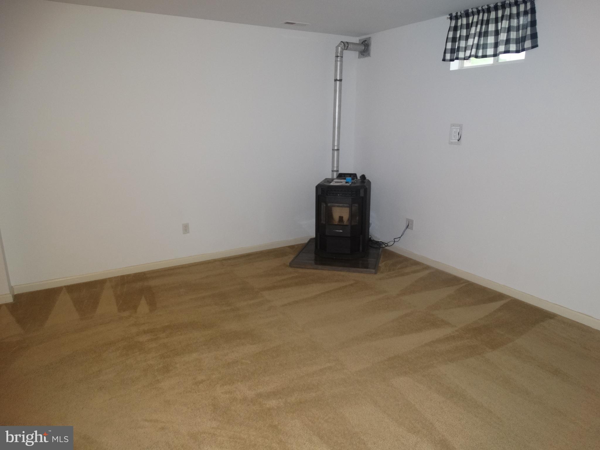 WHISPERING HILLS - Residential