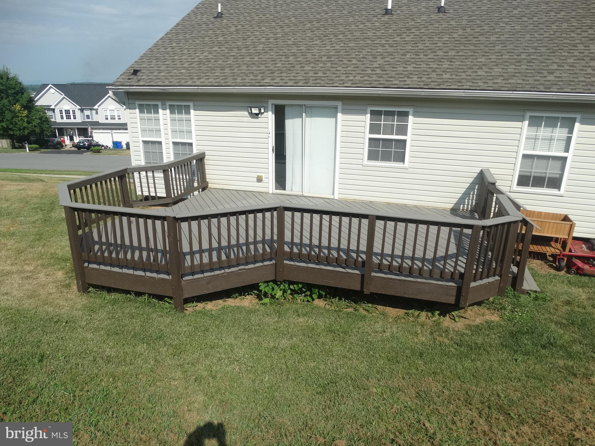 WHISPERING HILLS - Residential