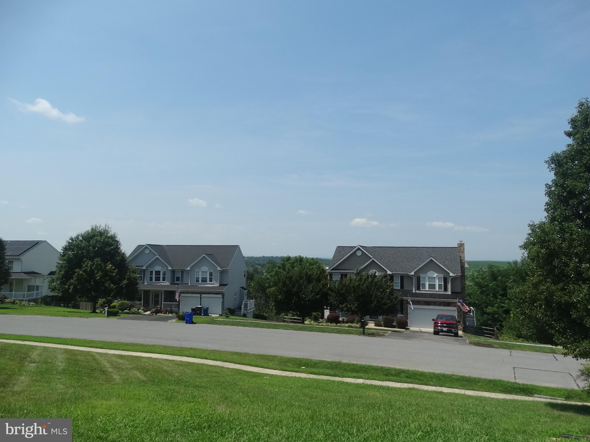 WHISPERING HILLS - Residential