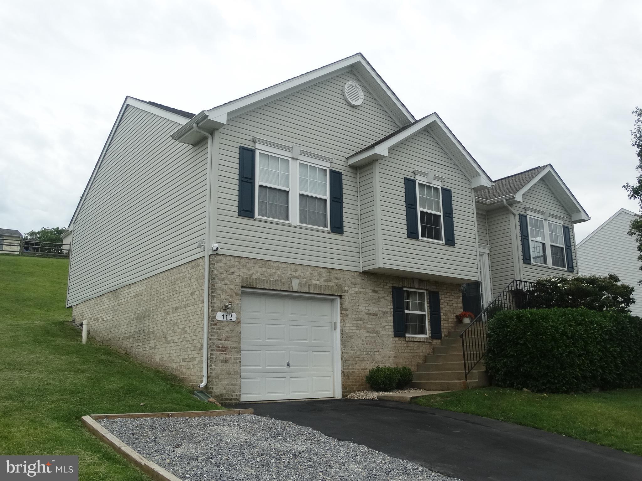 WHISPERING HILLS - Residential