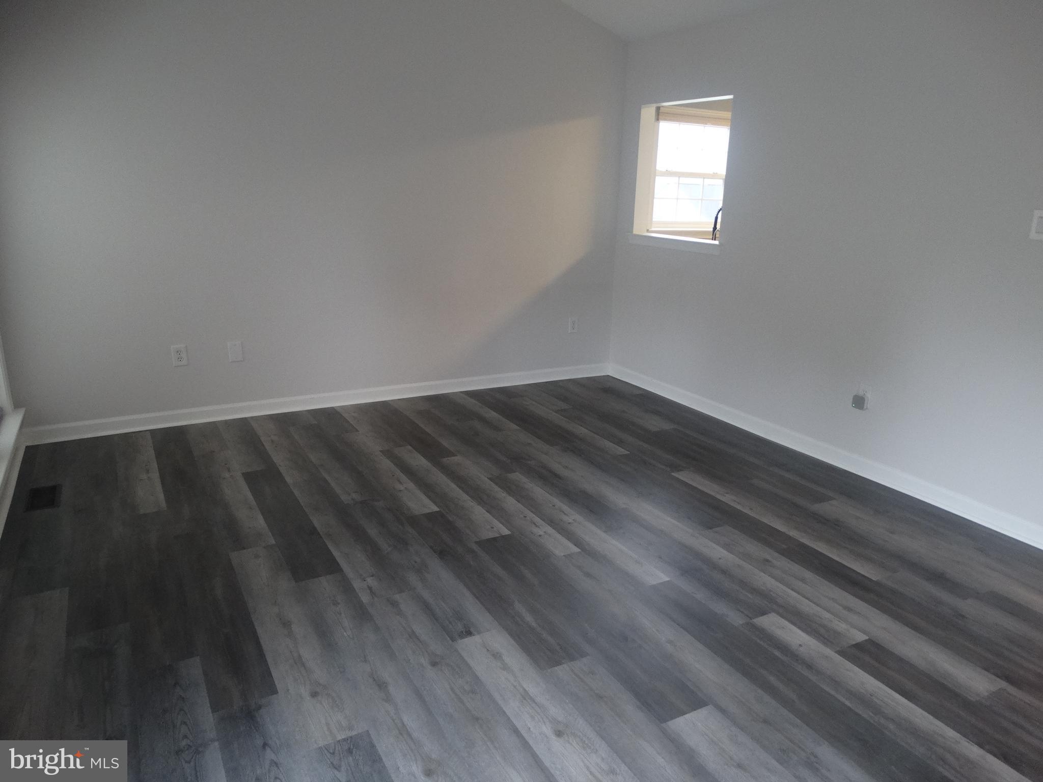 WHISPERING HILLS - Residential