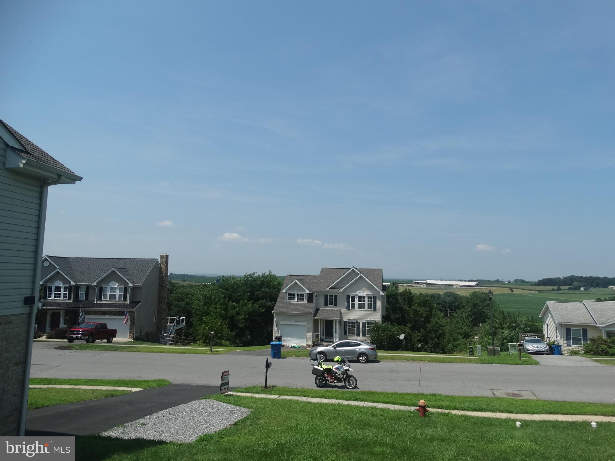 WHISPERING HILLS - Residential