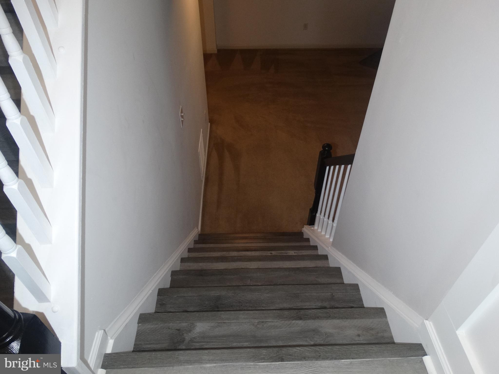 WHISPERING HILLS - Residential