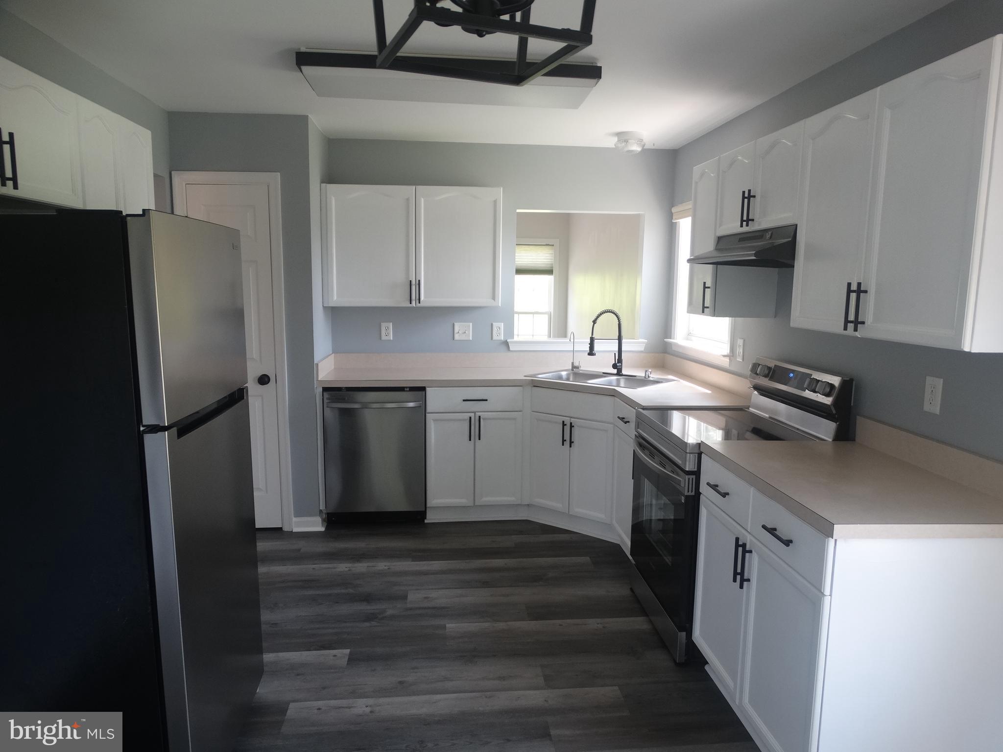 WHISPERING HILLS - Residential