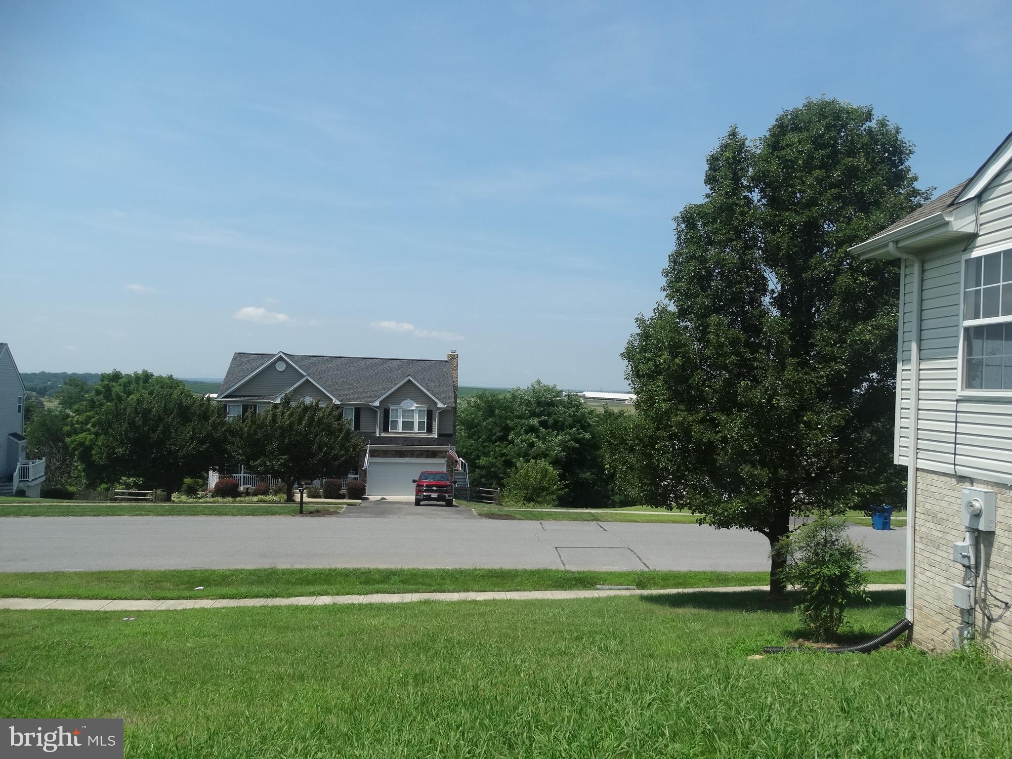 WHISPERING HILLS - Residential