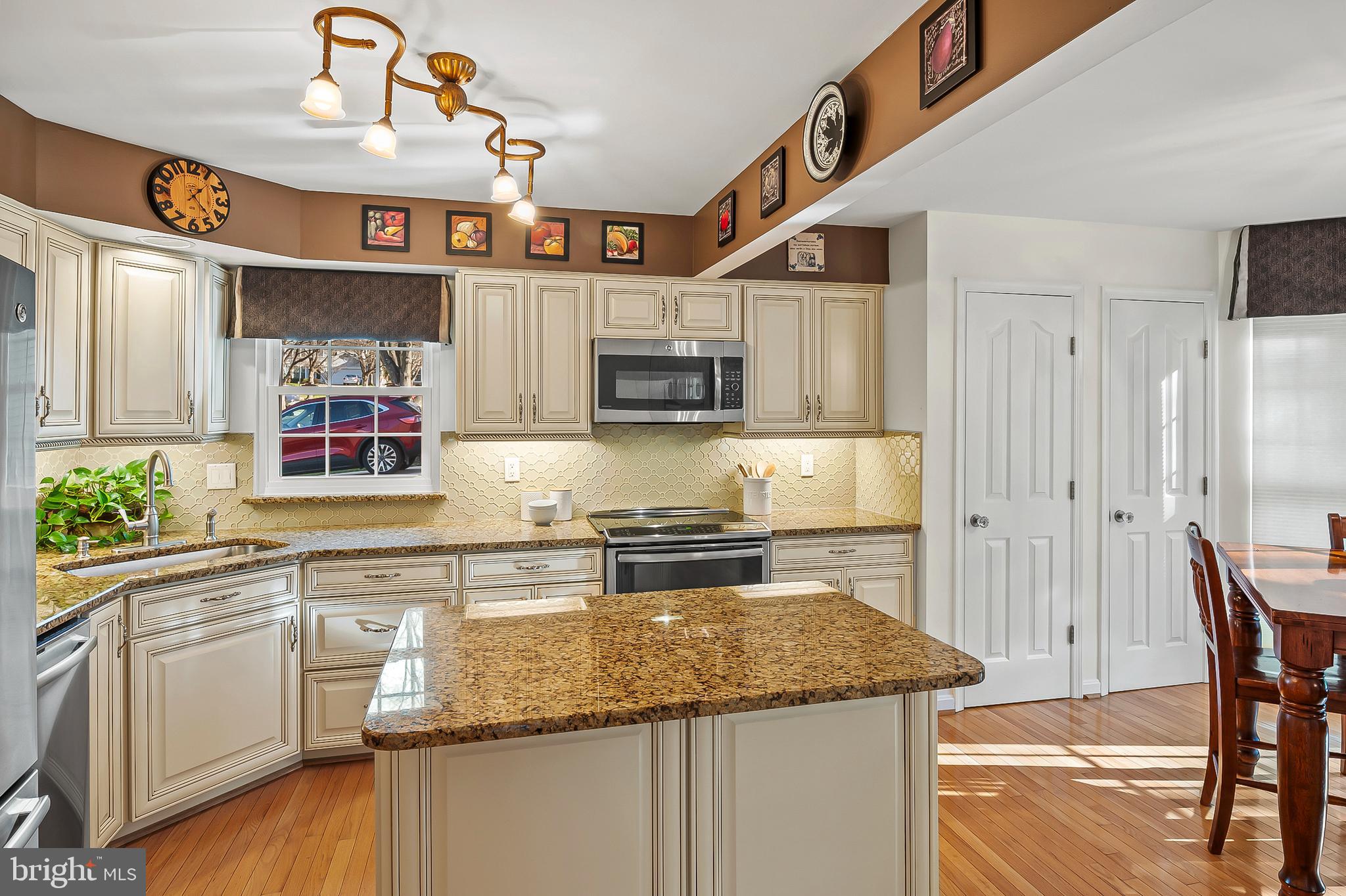 VILLAGE OF RIVER HILL - Residential