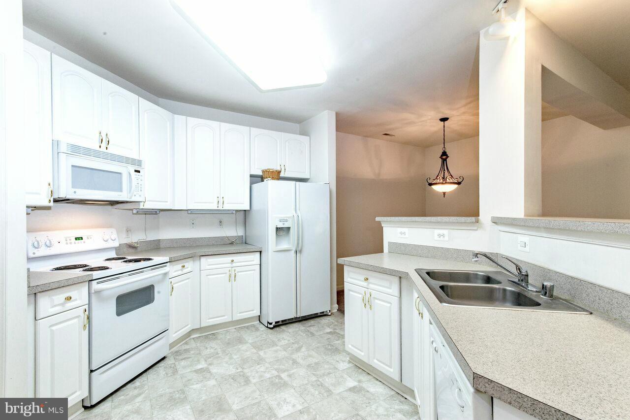 HIGH VIEW AT HUNT VALLEY - Residential Lease