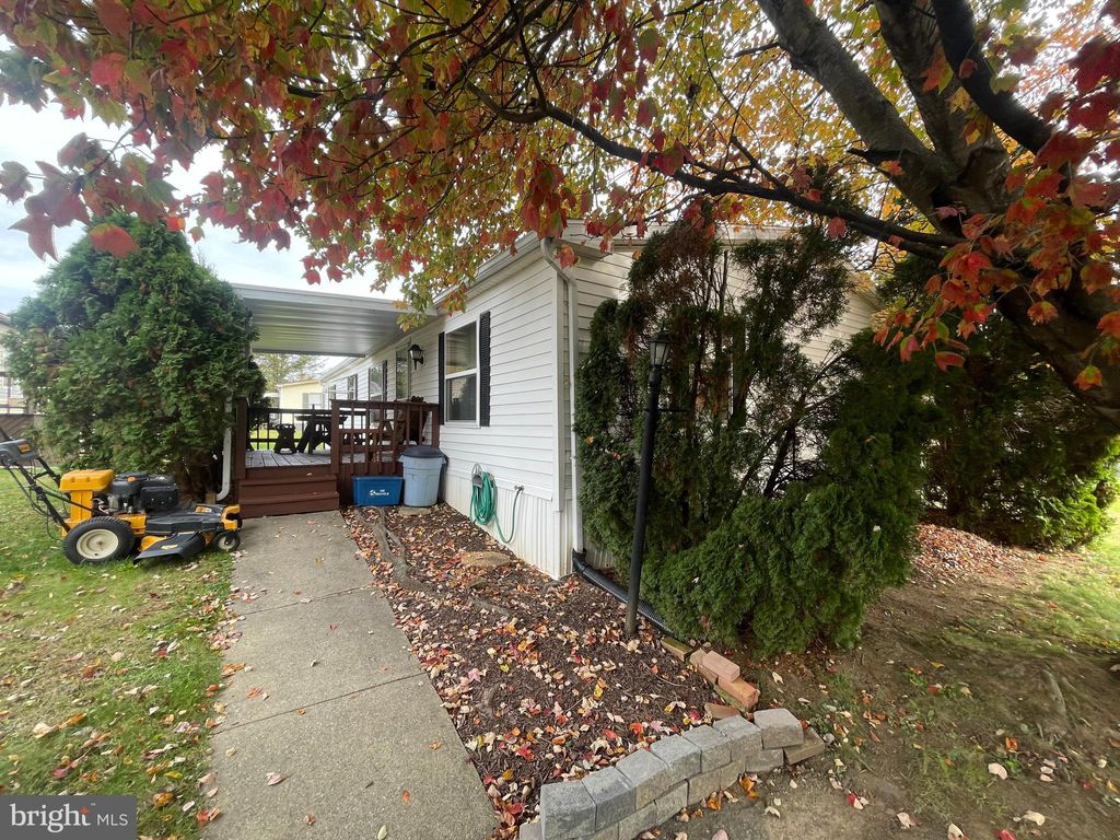 Photo of 106 Longwood Court E, LANCASTER, PA 17603 (MLS # PALA2078826)