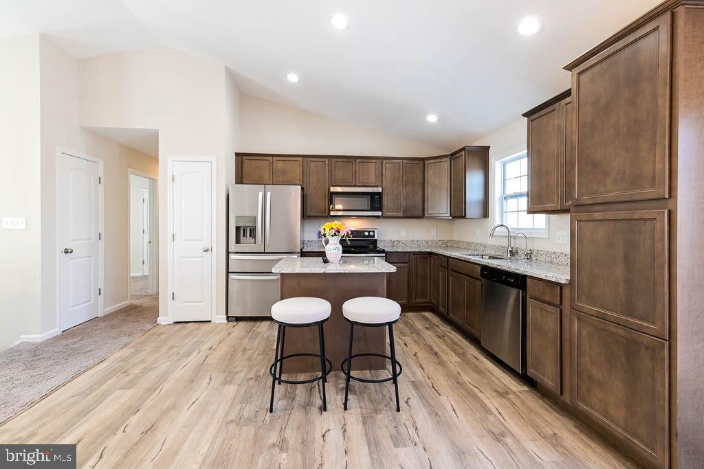 MIDDLE CREEK MANOR - Residential Lease