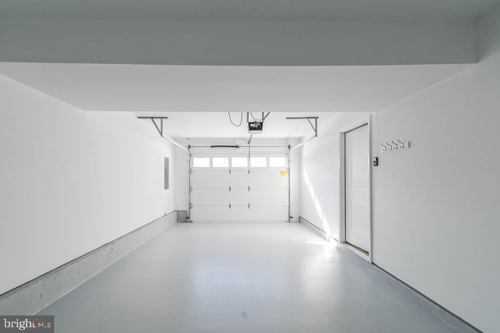 MIDDLE CREEK MANOR - Residential Lease