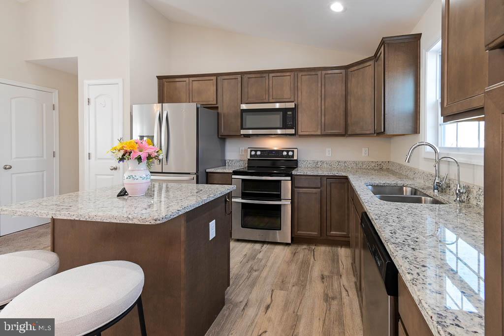 MIDDLE CREEK MANOR - Residential Lease