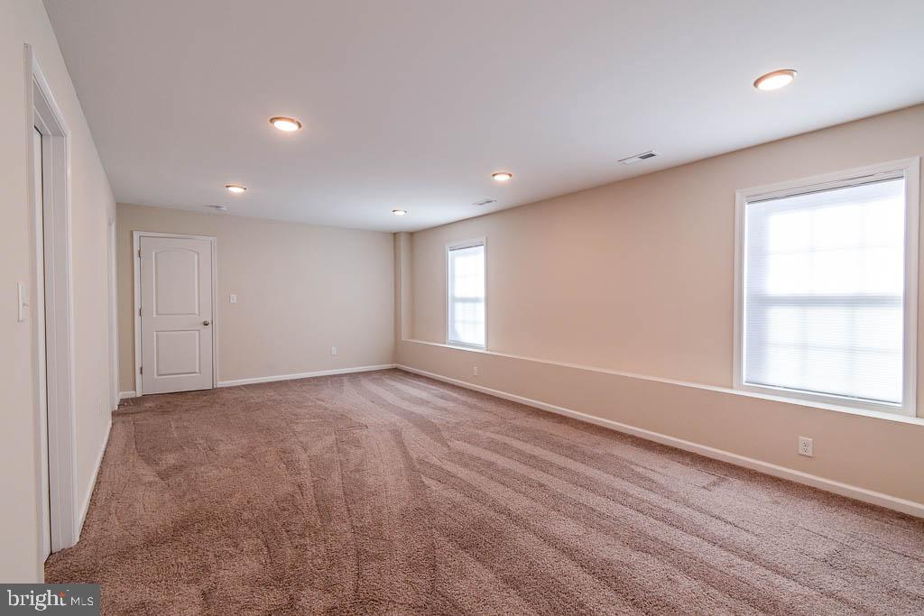 MIDDLE CREEK MANOR - Residential Lease