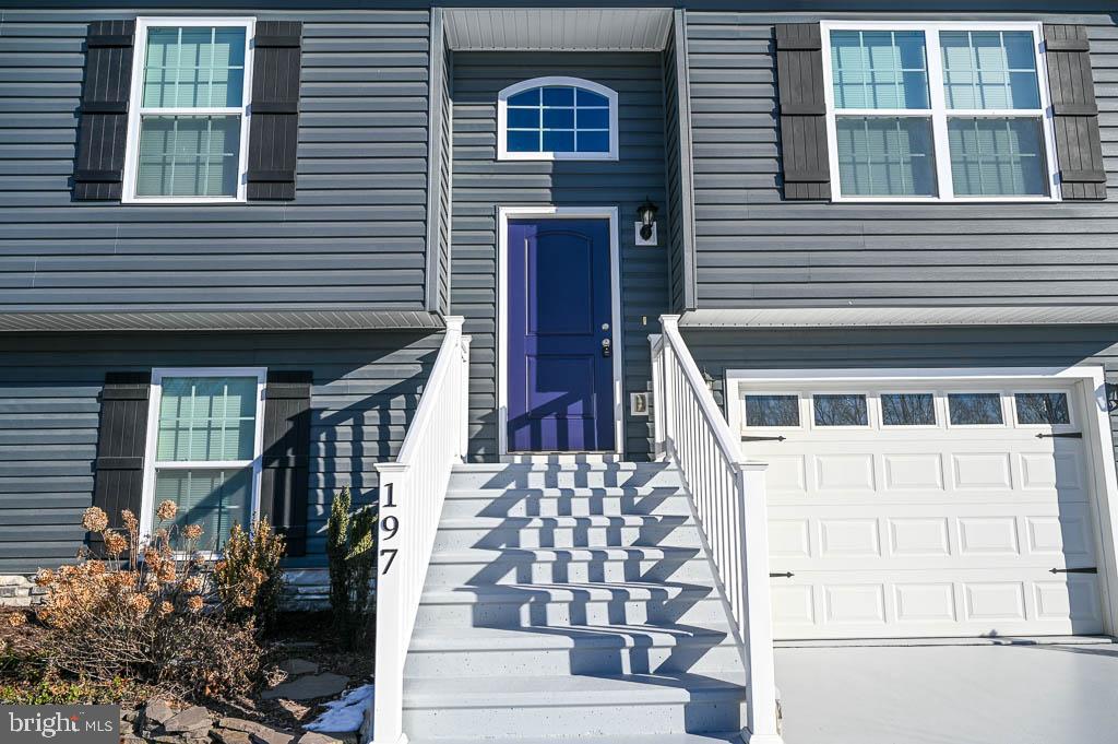 MIDDLE CREEK MANOR - Residential Lease