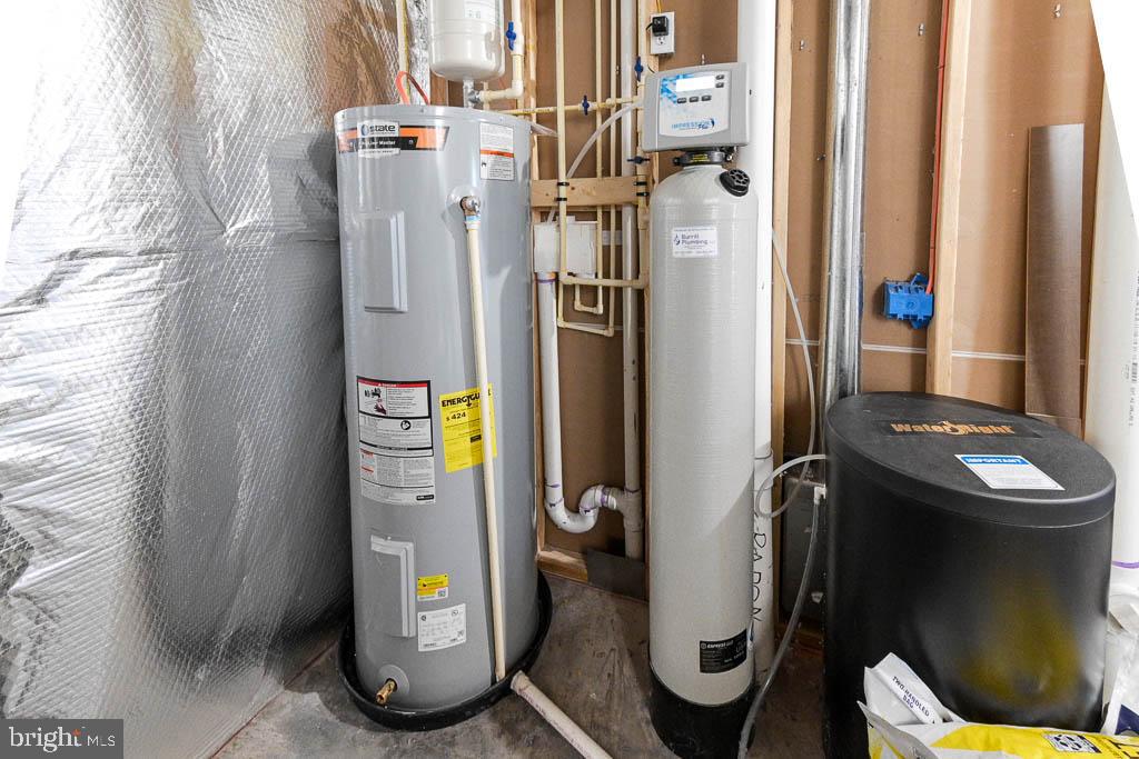 MIDDLE CREEK MANOR - Residential Lease