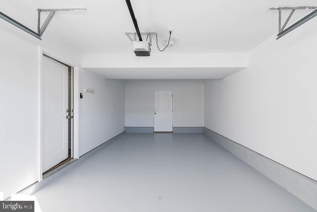 MIDDLE CREEK MANOR - Residential Lease