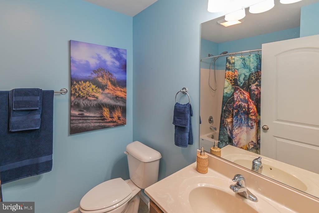 MIDDLE CREEK MANOR - Residential Lease