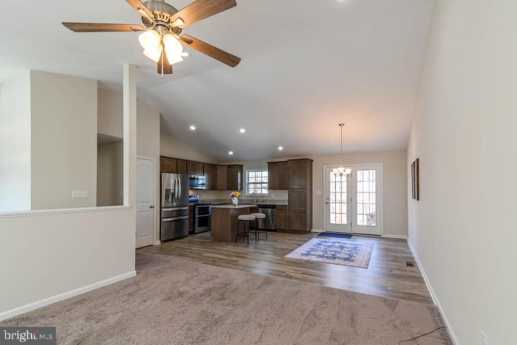 MIDDLE CREEK MANOR - Residential Lease