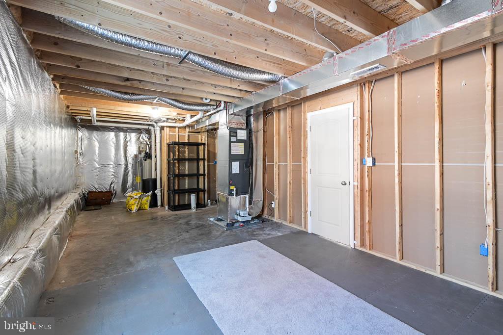 MIDDLE CREEK MANOR - Residential Lease