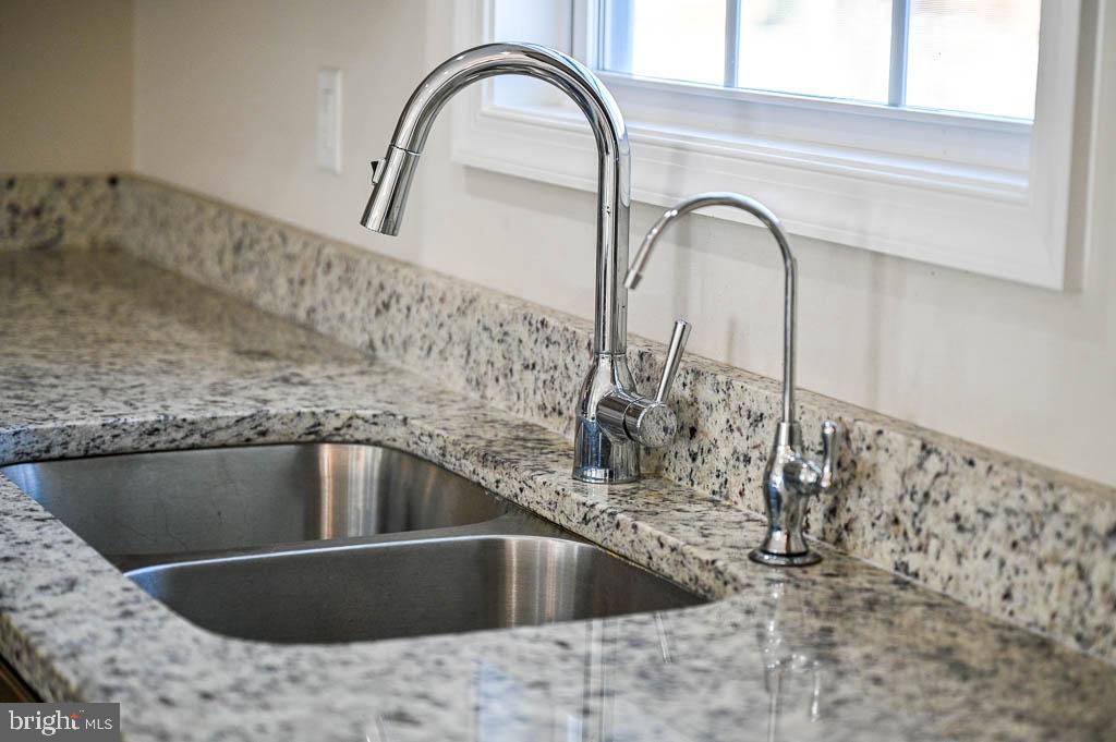 MIDDLE CREEK MANOR - Residential Lease