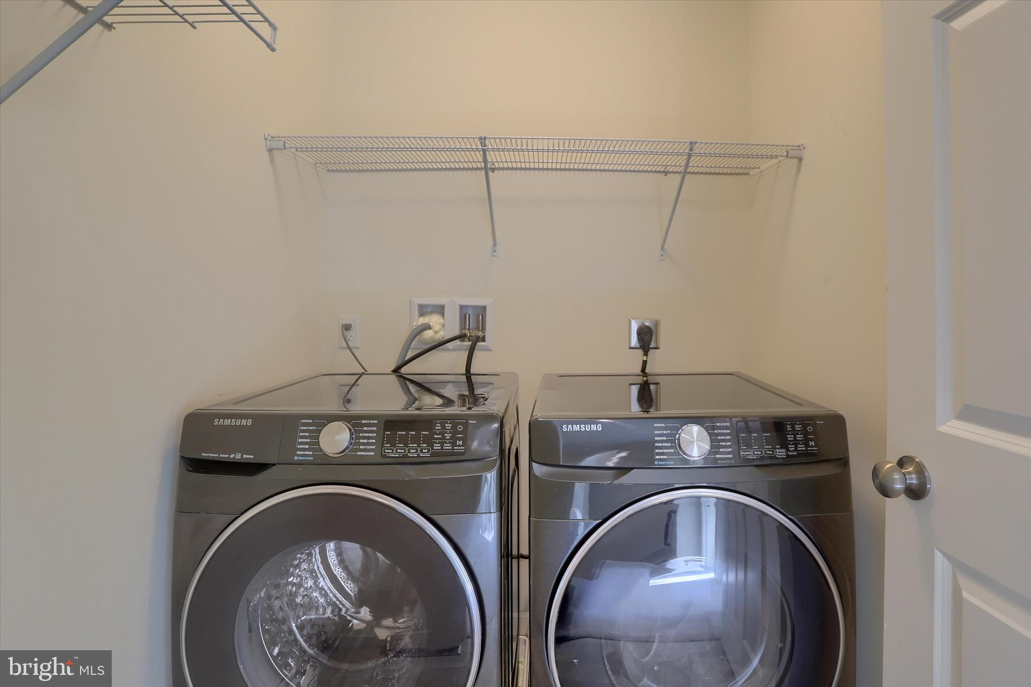 HANBURY COURT AT WINDING HILLS - Residential