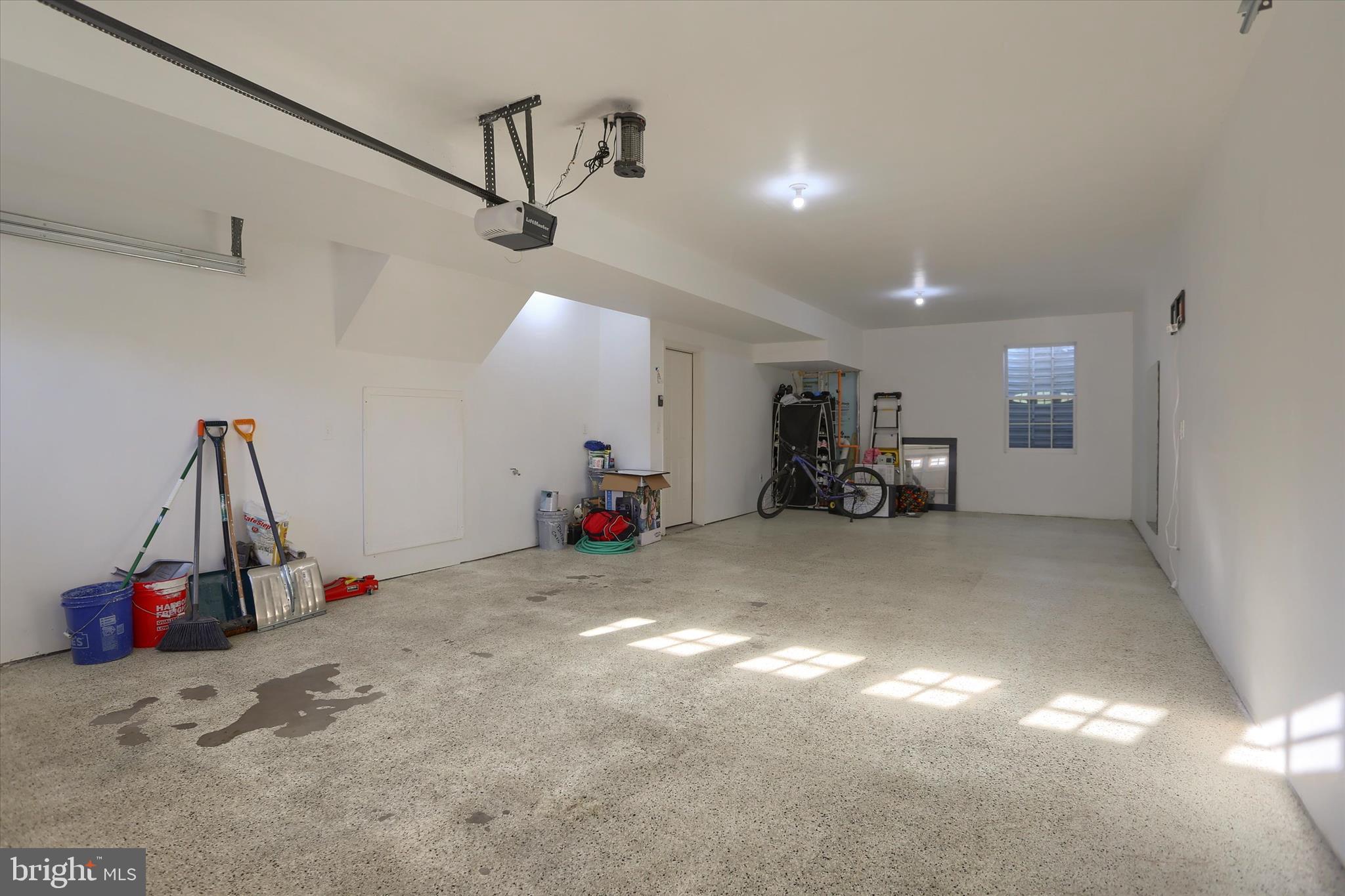 HANBURY COURT AT WINDING HILLS - Residential