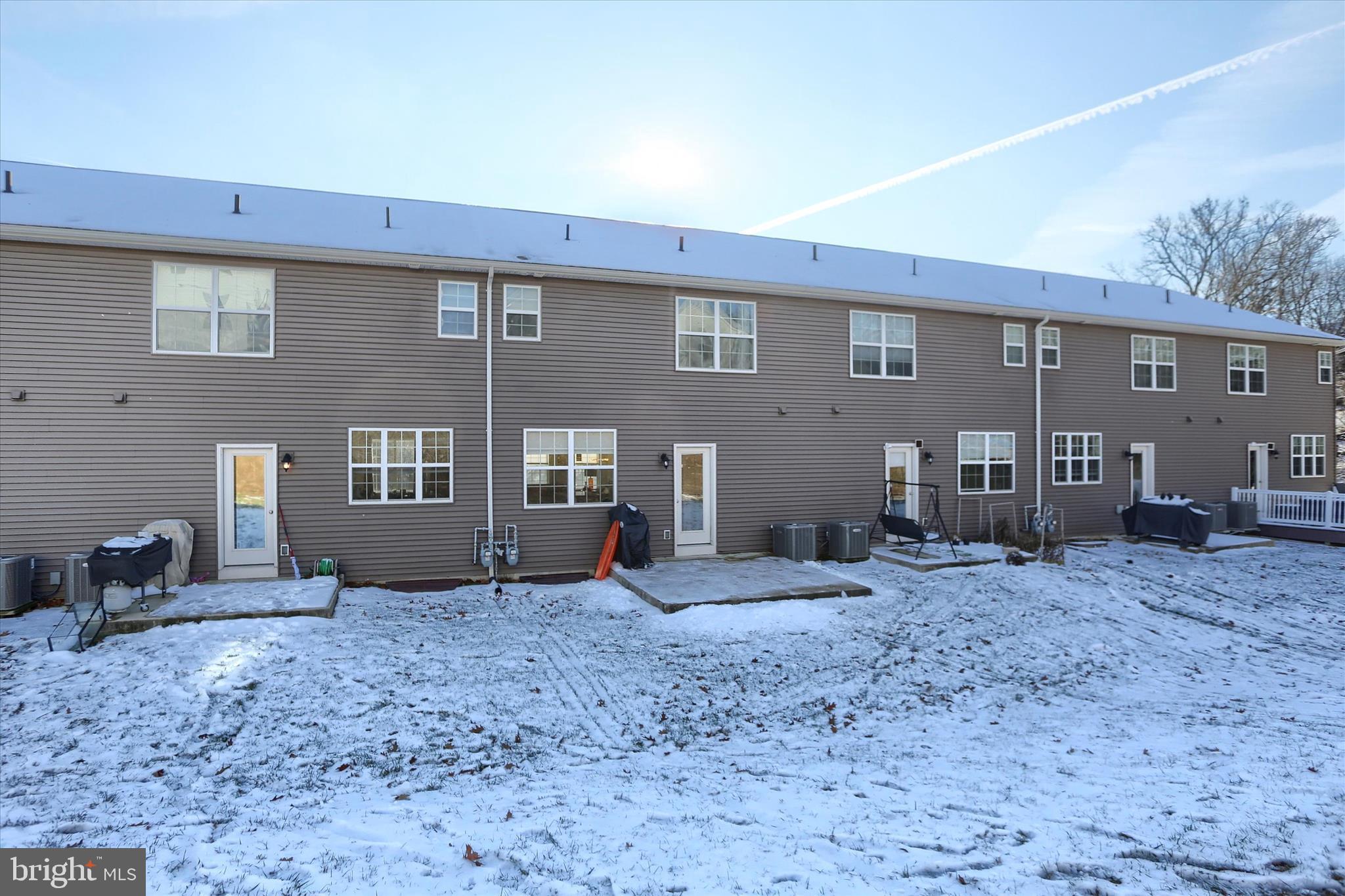 HANBURY COURT AT WINDING HILLS - Residential