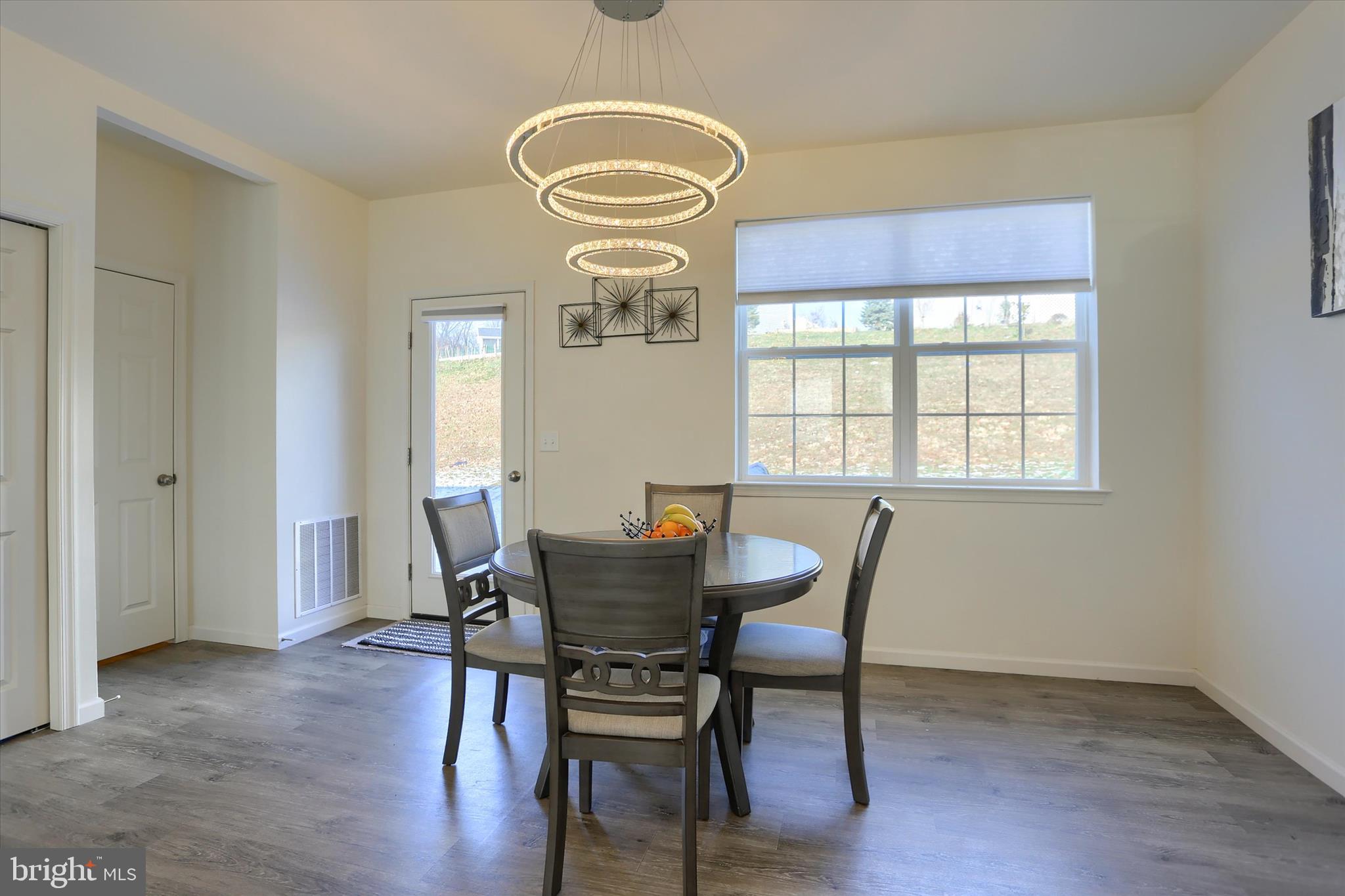 HANBURY COURT AT WINDING HILLS - Residential