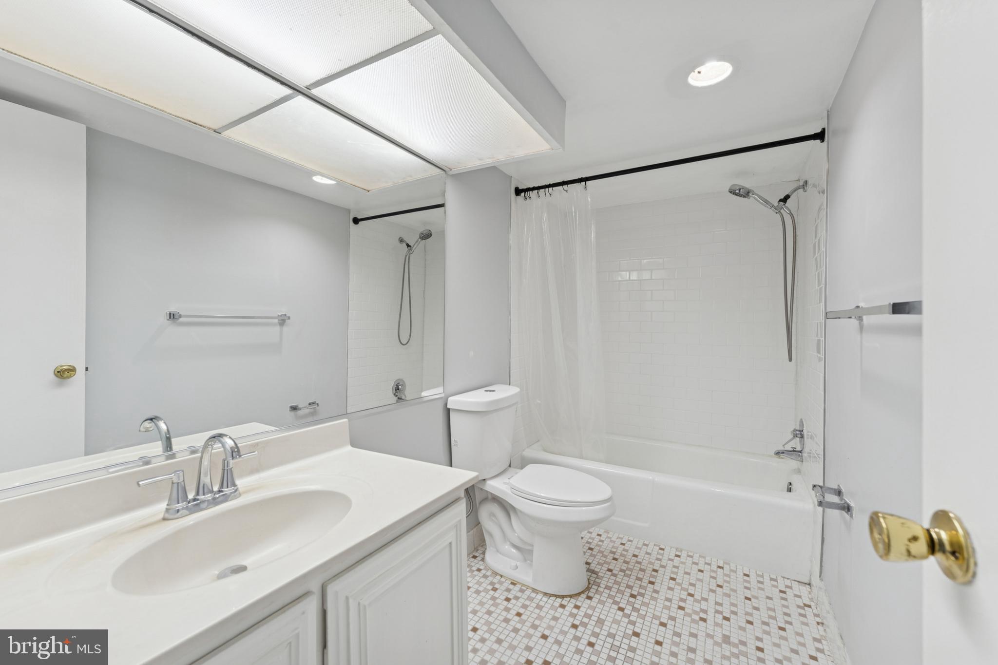 TOWERS IN WESTCHESTER PARK - Residential Lease