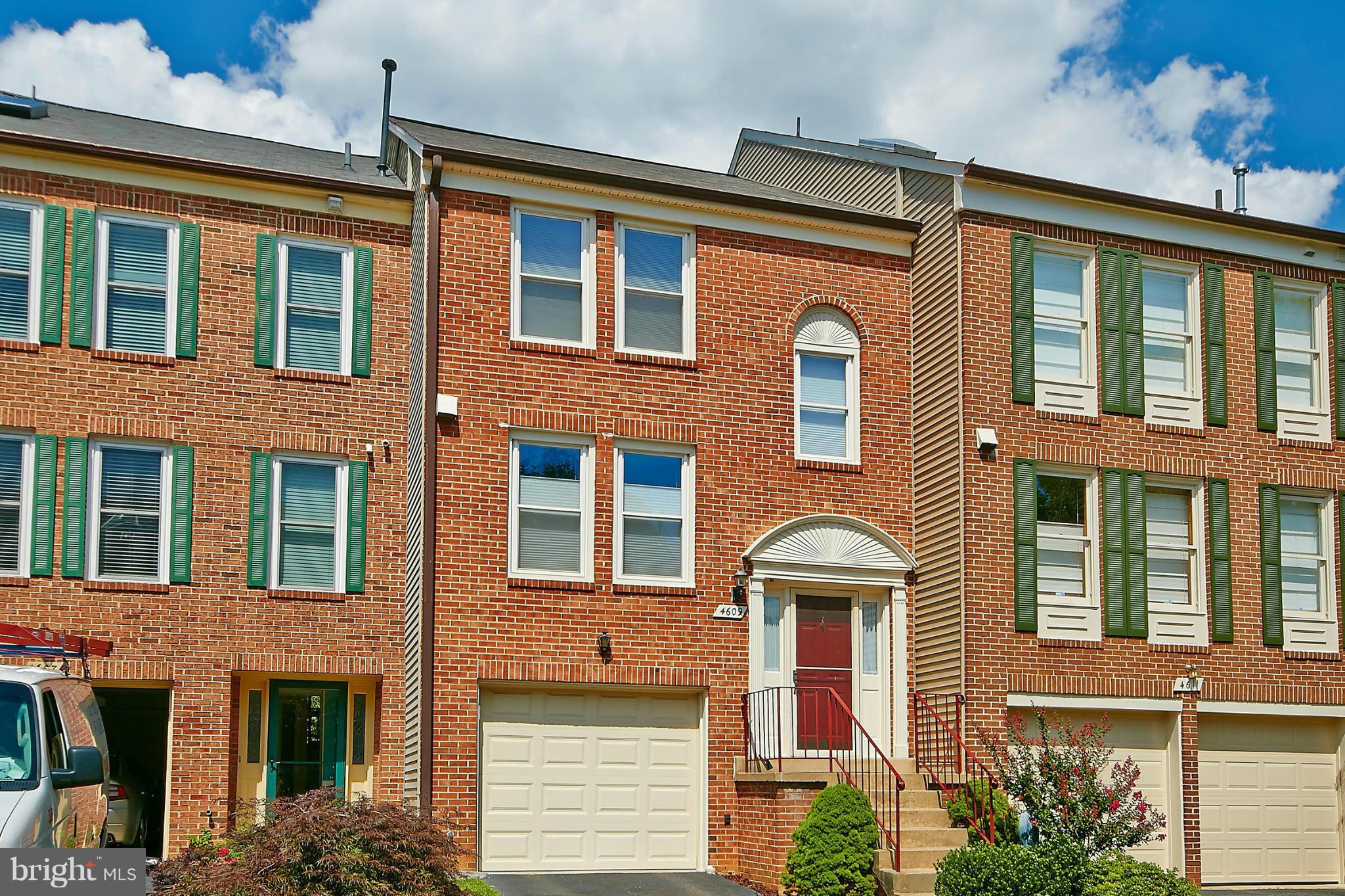 PINECREST - Residential