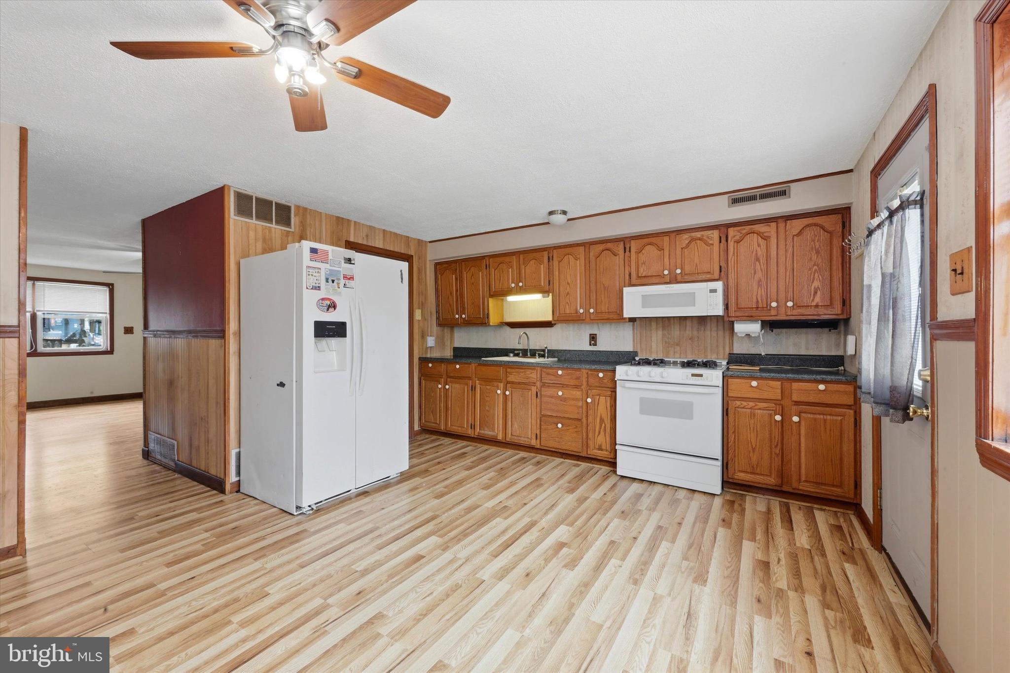 1366 MAPLE AVENUE
