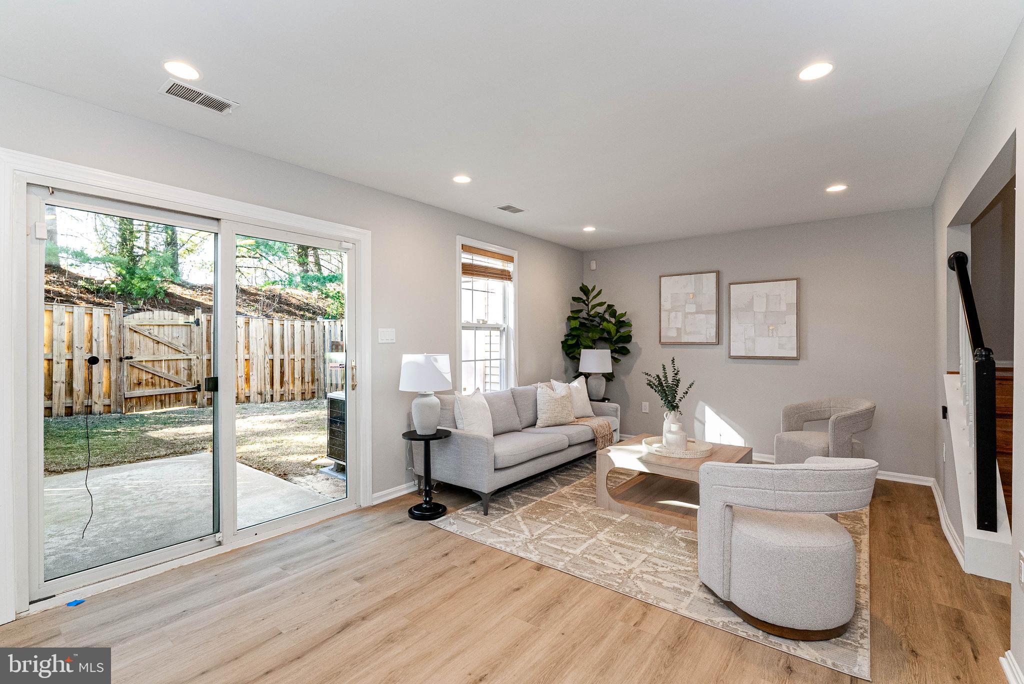 DALE CITY - Residential