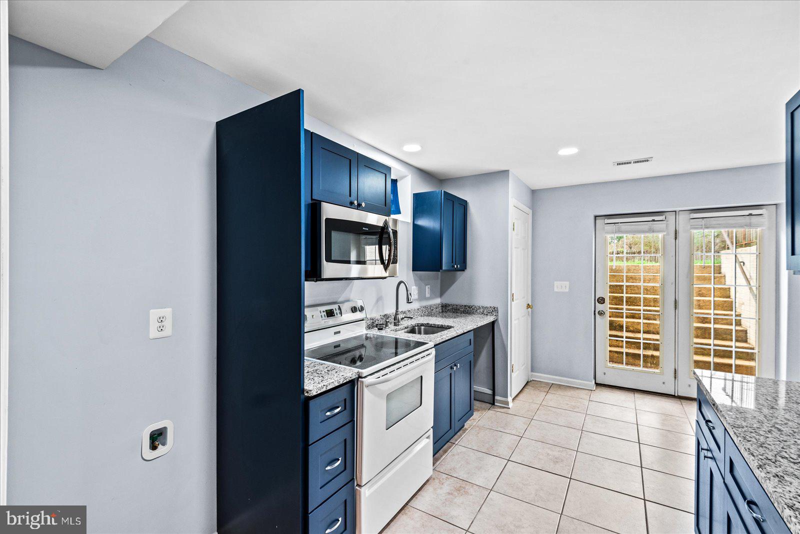 FERRY DOCK CROSSING - Residential