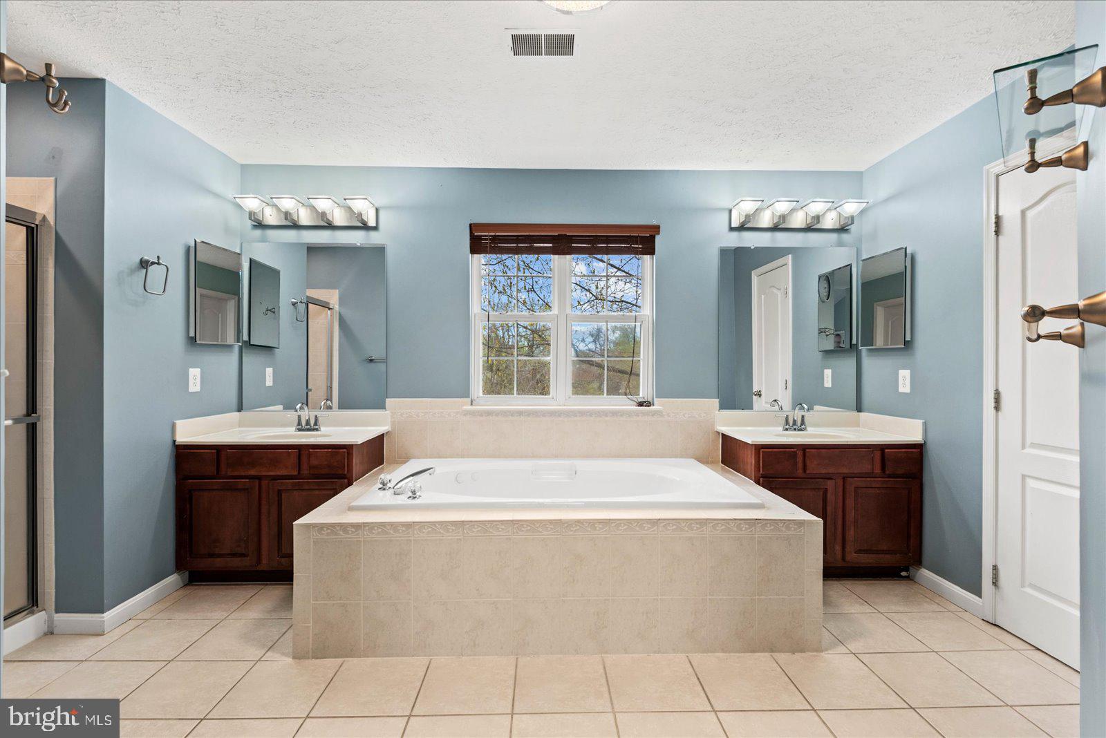 FERRY DOCK CROSSING - Residential