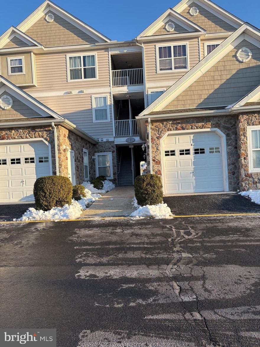 3rd floor condo with elevatorHearthstone Manor is just minutes from Bayhealth Hospital.
Well maintained unit. Living space has great room effect, screened porch, community pool nearby.
Affordable pricing for this neighborhood and location. currently rented.