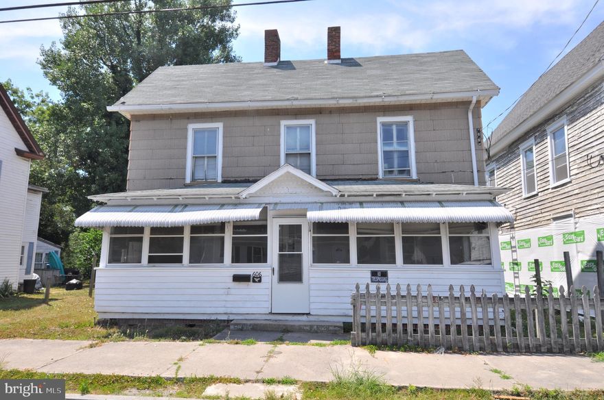 ONE BLOCK FROM POCOMOKE RIVER. LIVING ROOM, DINING ROOM, KITCHEN, UTILITY ROOM, FULL BATH AND BEDROOM ON FIRST FLOOR. SECOND FLOOR CONTAINS 3 BEDROOMS AND FULL BATH. HOME NEEDS SOME UPDATES AND REPAIRS. IDEAL FOR RENTAL OR OWNER-OCCUPIED RESIDENCE. CASH OR CONVENTIONAL ONLY.