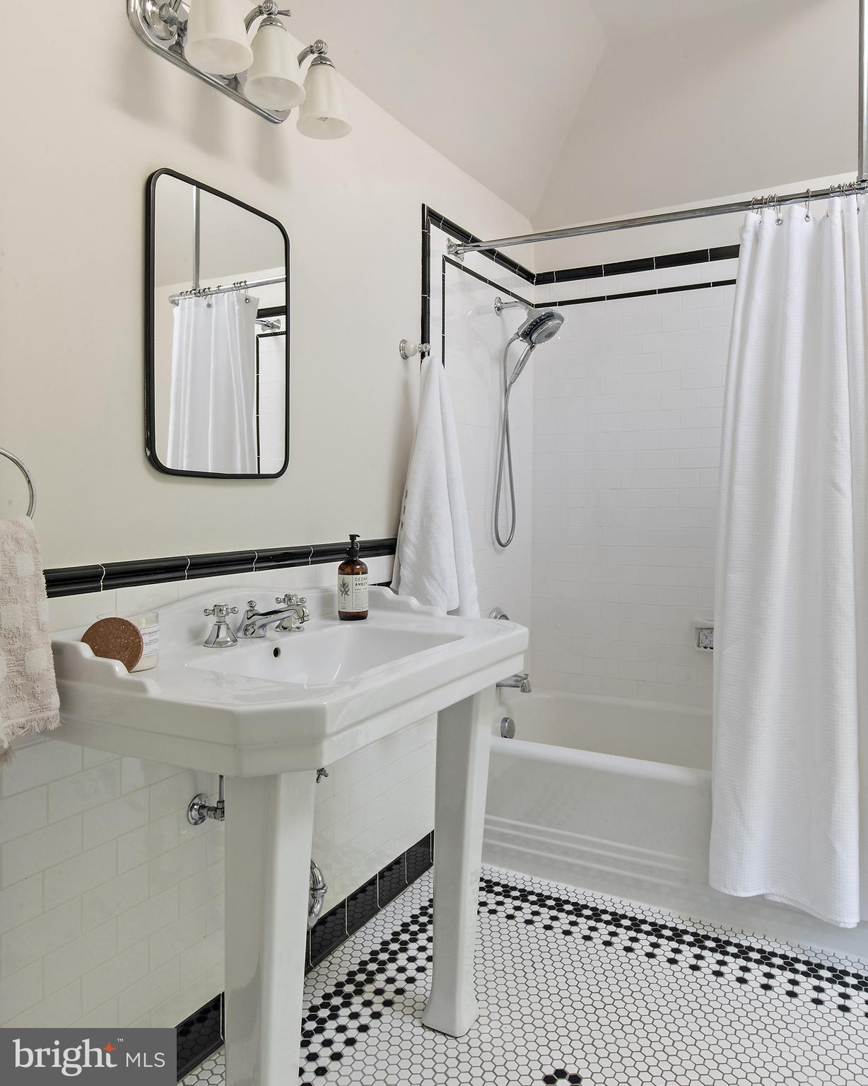 MURRAY HILL - Residential