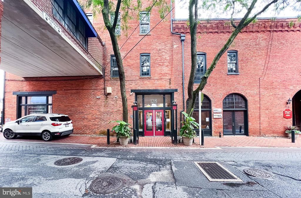 Photo of 128 E Grant Street #301, LANCASTER, PA 17602 (MLS # PALA2064564)