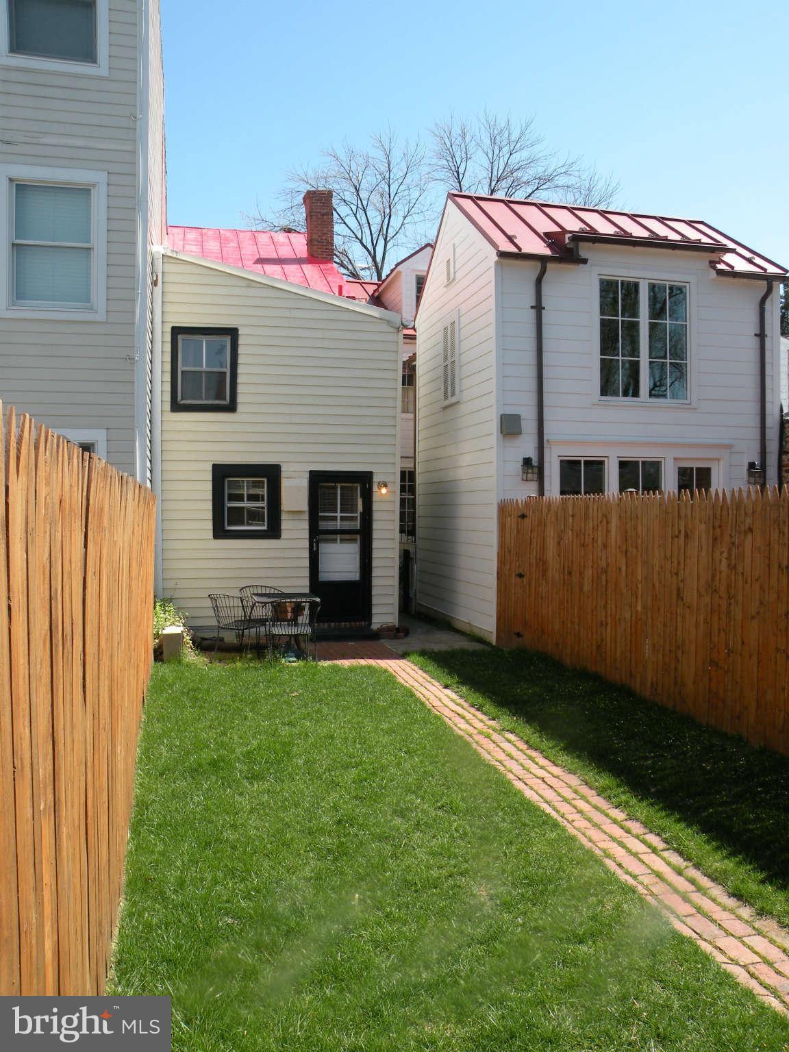 OLD TOWN - Residential Lease