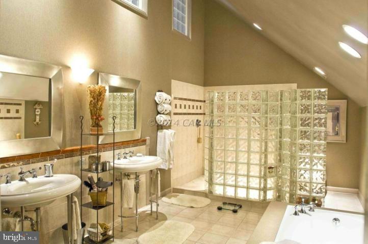 CAPTAINS HILL - Residential