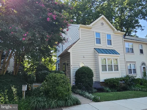 2 Waterside Court, Germantown, MD 20874 - #: MDMC2255240