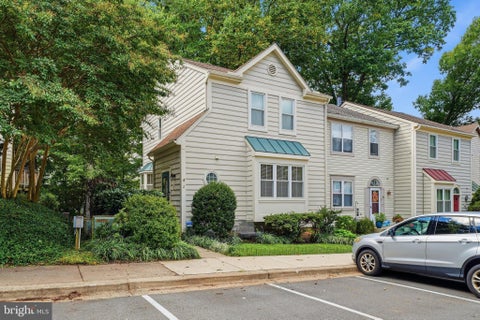 Townhouse For Sale - 2 Waterside Court<br/> GERMANTOWN, MD 20874