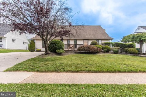 Homes For Sale - 23 Begonia Lane<br/> LEVITTOWN, PA 19054
